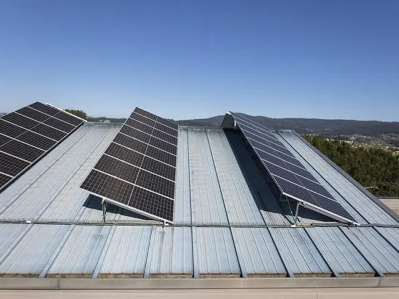 Vietnams neue Photovoltaik-Richtlinie auf Dächern: 100 % überschüssige Stromkapazität können erworben werden